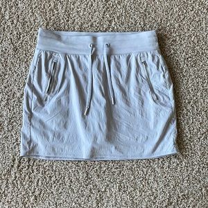 Athleta Trekkie skort